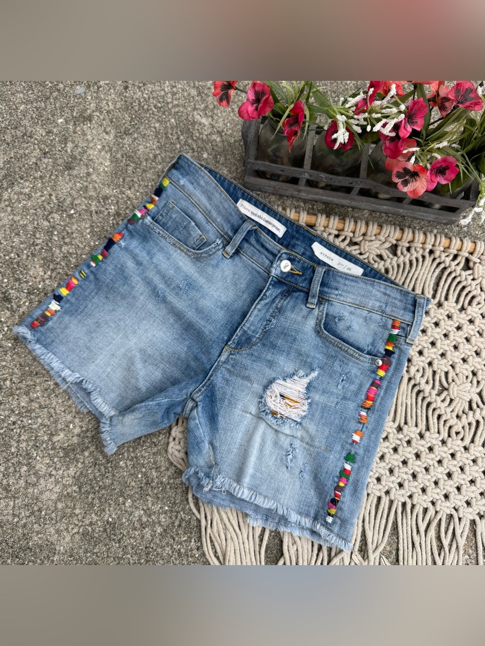 Pilcro and the Letterpress Distressed Embroidered Jean Shorts Size 26